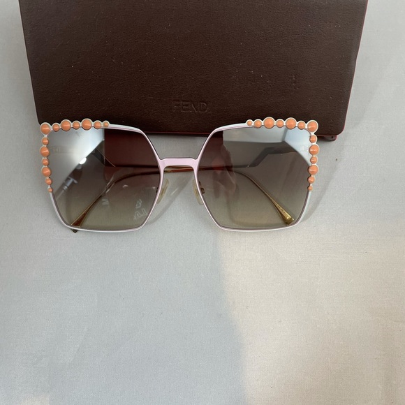 FENDI SUNGLASSES! - Picture 7 of 12